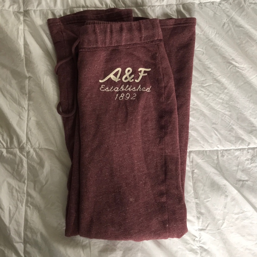 MAROON SWEATPANTS